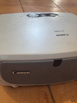 Proyector Canon LV-7260