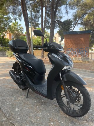 Honda Sh125i Sport con TopBox inteligente 2024