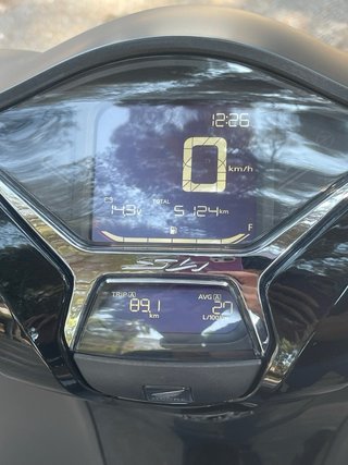 Honda Sh125i Sport con TopBox inteligente 2024