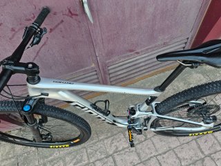 Giant carbono 29 pulgadas doble suspension mtb btt