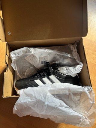 Zapatillas Adidas Negras y Blancas