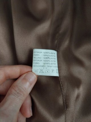 Abrigo acolchado símil piel ante con capucha
