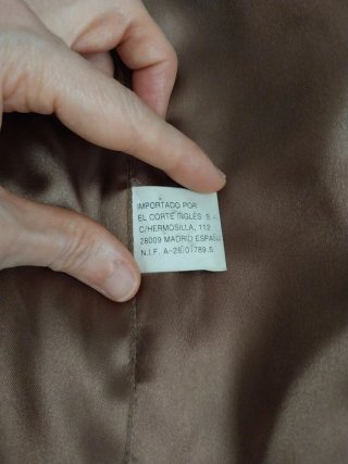 Abrigo acolchado símil piel ante con capucha