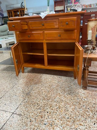 Aparador de madera marrón