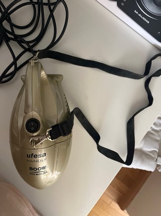 Aspiradora de mano Ufesa 800W