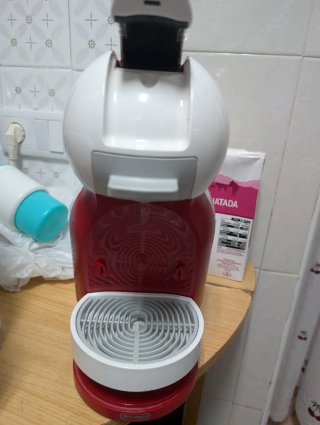 Cafetera Dolce Gusto Roja y Blanca