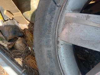 Rueda Renault con llanta aluminio