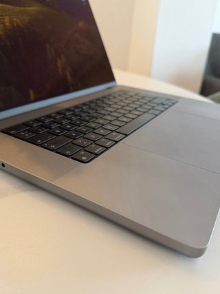 MacBook Pro 16 M1 Pro 16GB RAM 1TB SSD