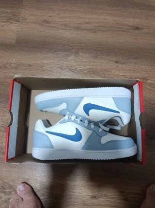 Zapatillas Nike Blancas y Azules Nuevas