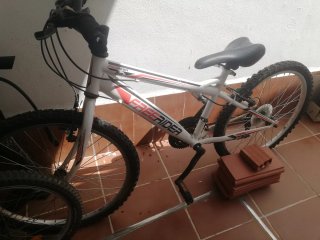Bicicleta Freerider Blanca y Roja