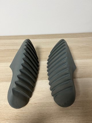 Chanclas Adidas Yeezy Grises
