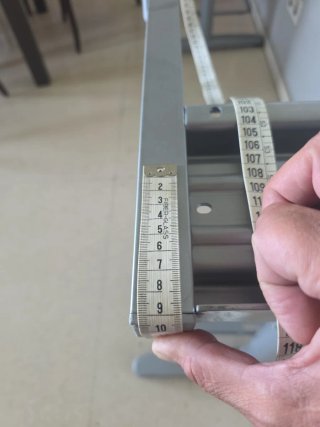 Escritorio metálico y madera