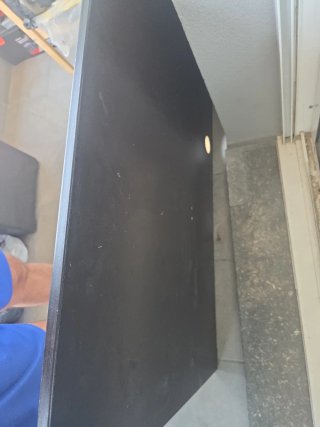 Escritorio metálico y madera