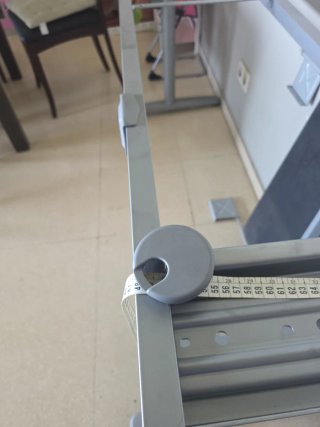 Escritorio metálico y madera
