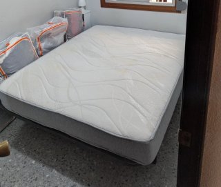Somier y colchón 150x190 cm usado en buen estado