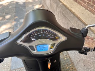 Vespa Primavera 50 Negra