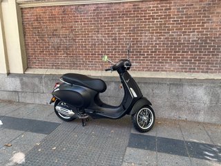 Vespa Primavera 50 Negra
