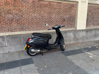 Vespa Primavera 50 Negra