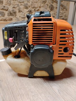 Motor desbrozadora naranja