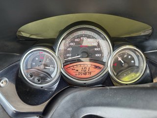 Yamaha Tmax 500 con maleta
