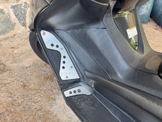 Yamaha Tmax 500 con maleta