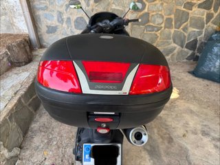 Yamaha Tmax 500 con maleta