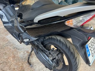 Yamaha Tmax 500 con maleta