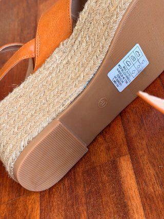 Sandalias cuña esparto color mostaza mujer