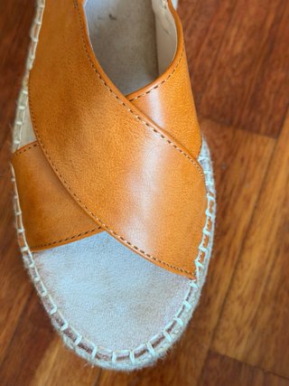 Sandalias cuña esparto color mostaza mujer
