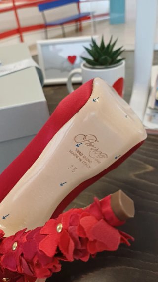 Décolleté rosse con fiori tacco 35
