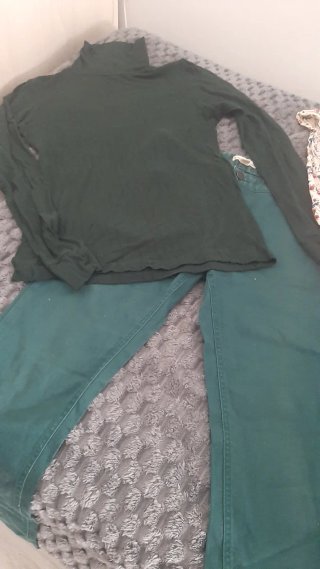 Conjunto Ropa Mujer: Top Flores y Pantalón Verde