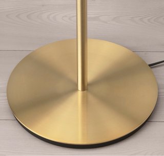Lámpara de pie dorada y beige IKEA RINGSTA