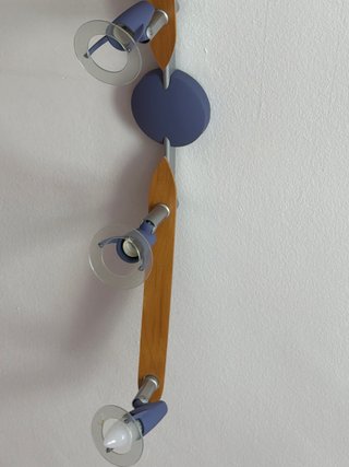Lámpara de madera y azul