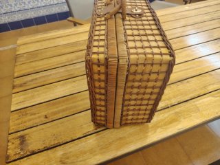 Maleta vintage mimbre con asa