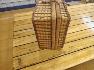Maleta vintage mimbre con asa