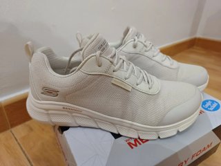 Skechers Waterproof Beige Mujer