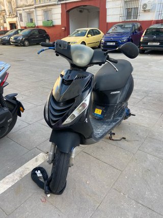 Piaggio Zip 2T Scooter