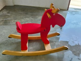 Caballito balancín de madera
