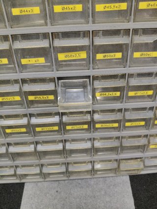 Archivador de plástico y hierro para tornillos 72