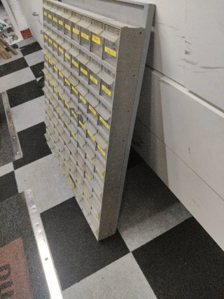 Archivador de plástico y hierro para tornillos 72