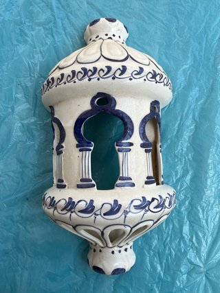 Farol de cerámica azul y blanco