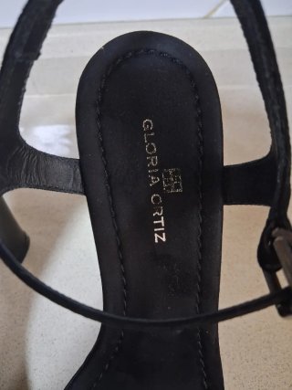 Sandalias tacón Gloria Ortiz negras