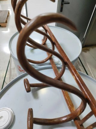 Perchero de madera antiguo