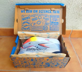 Brooks Hyperion Max 2 T43