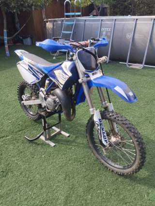 Yamaha YZ85 Motocross Azul/Blanco + Equipación