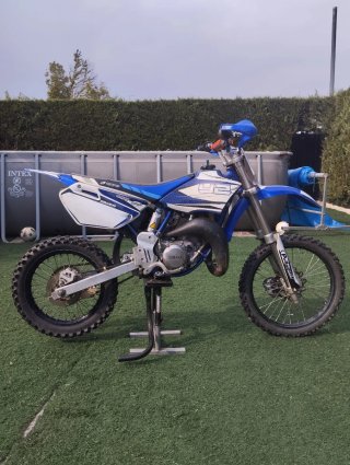 Yamaha YZ85 Motocross Azul/Blanco + Equipación