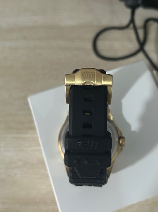 Reloj Timex UFC Edición Especial Dorado