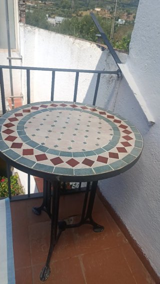 Mesa redonda mosaico cerámica y metal