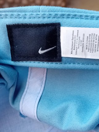 Gorra Nike Azul con Logo Rosa 90