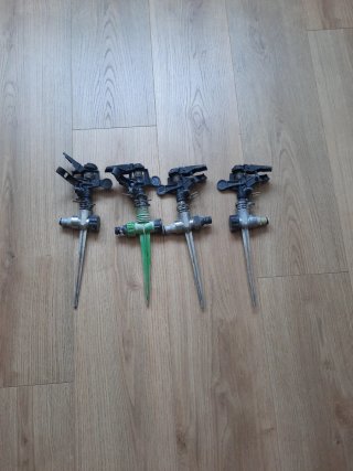 Set di 4 irrigatori da giardino